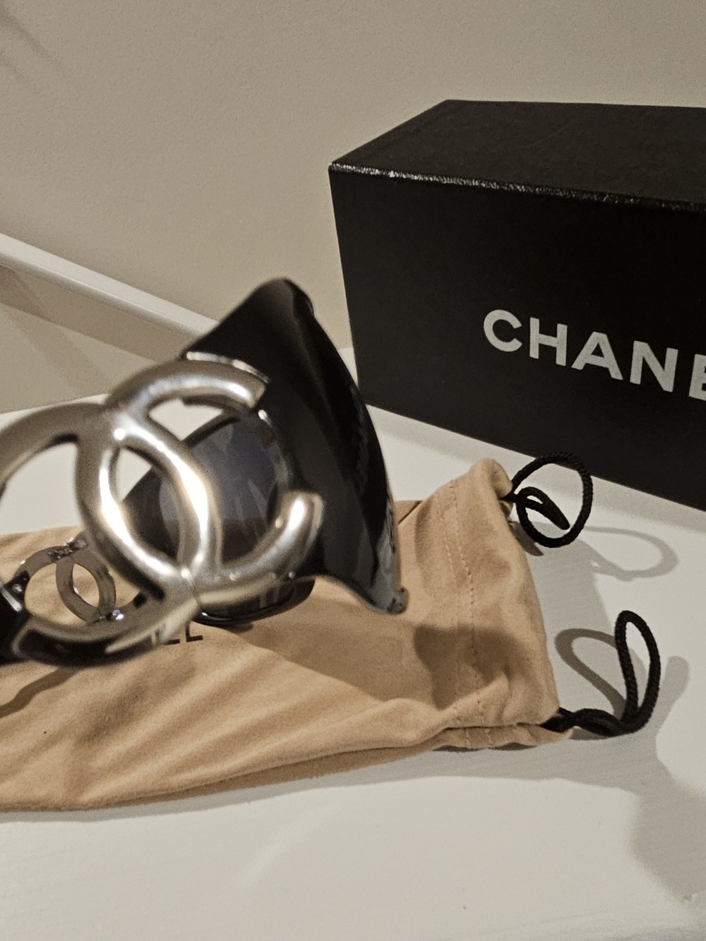 Chanel Sunglasses with Silver Large Logo - Vintage 2005 - Picture 2 of 10
